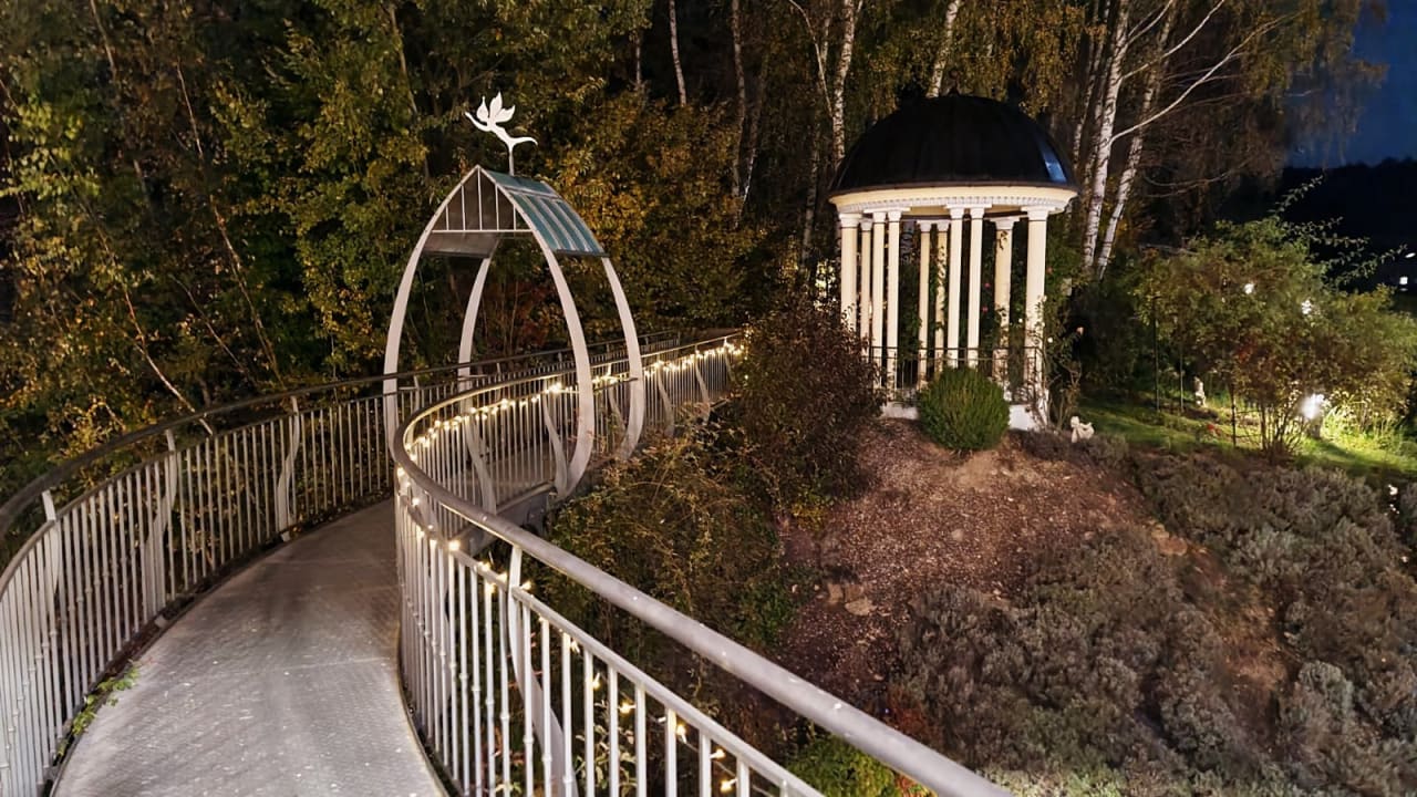 Gartenanlage Spirit & SPA Hotel Birkenhof am Elfenhain