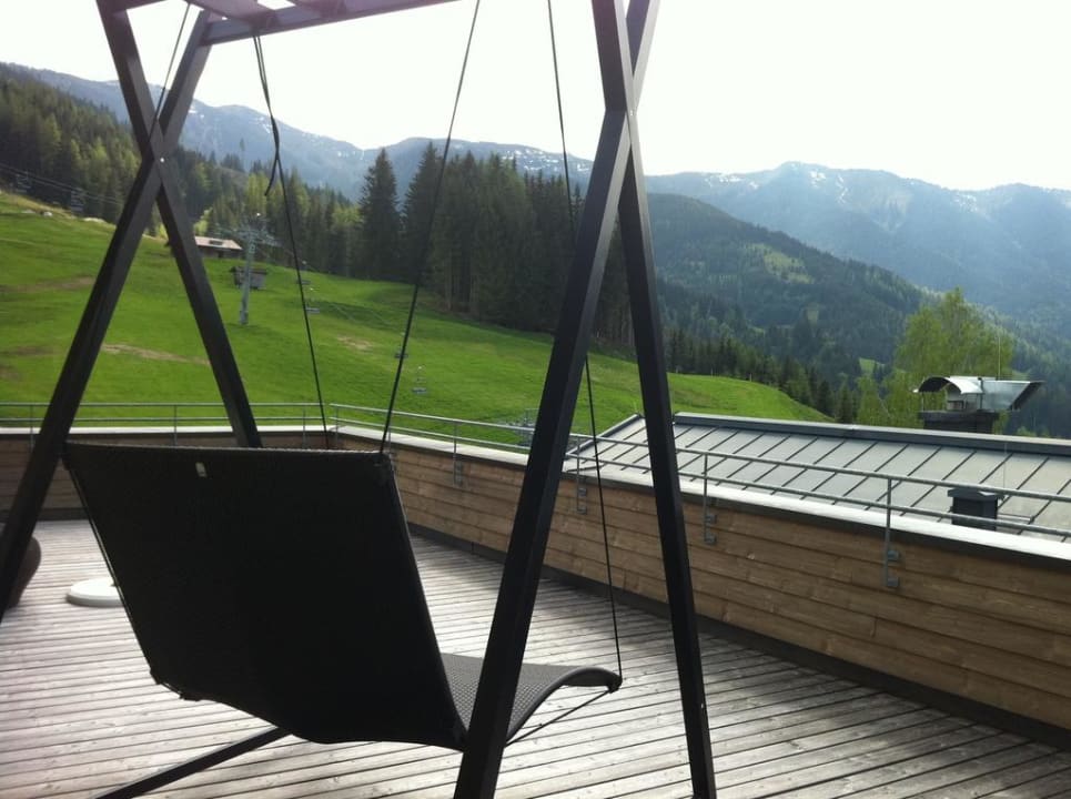 Außenbereich des SPAnoramas Holzhotel Forsthofalm