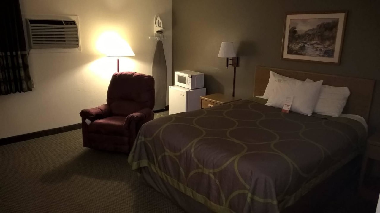 Zimmer vom Eingang her Super 8 Motel - Spearfish