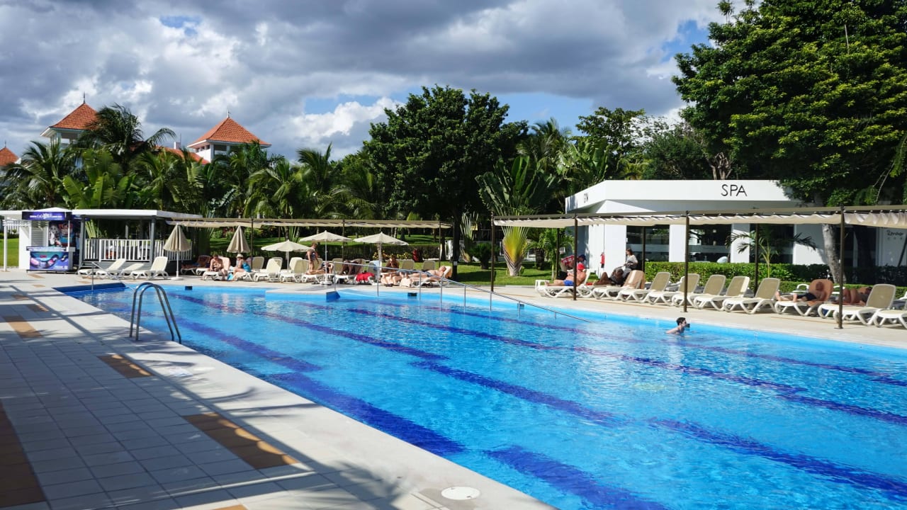 Großer Pool Hotel Riu Palace Mexico