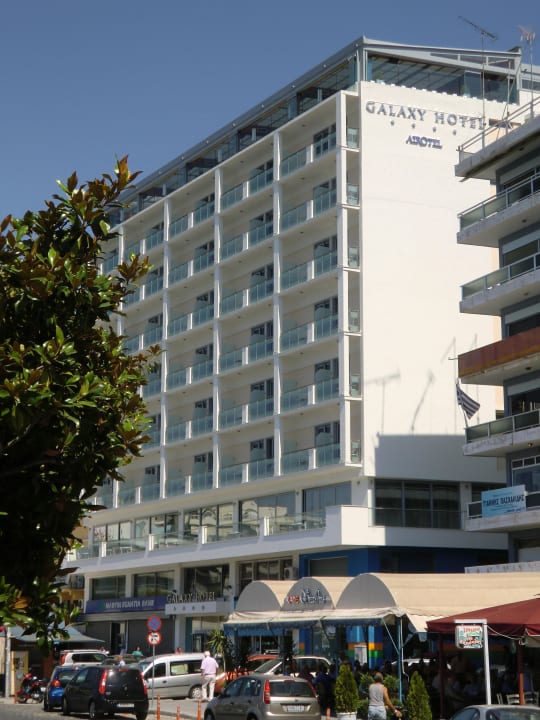 Hotelansicht vom Hafen aus Airotel Galaxy