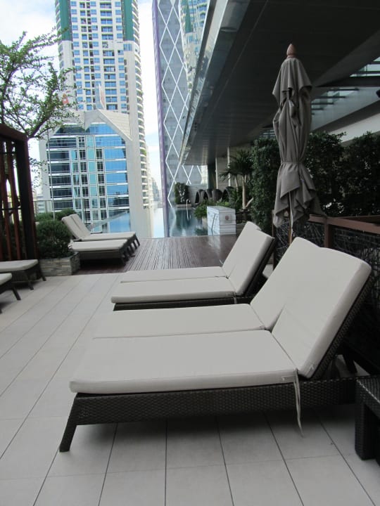 Liegen am Pool Eastin Grand Hotel Sathorn
