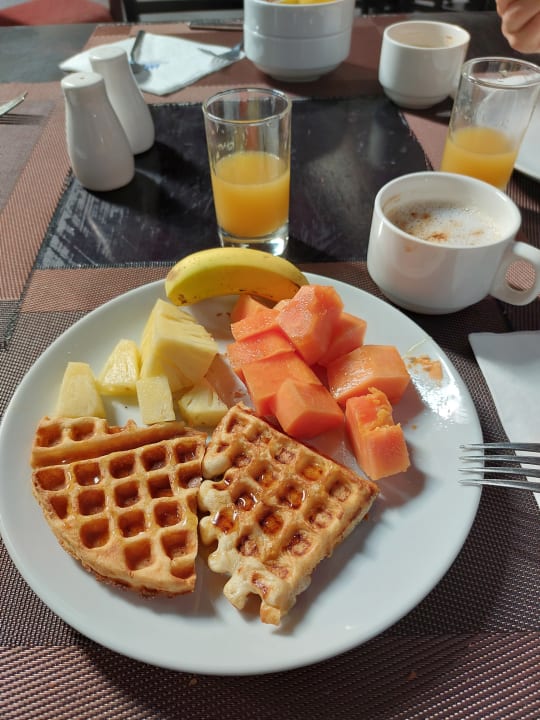 Gastro Crystals Beach Resort Belle Mare, a member of Radisson Individuals