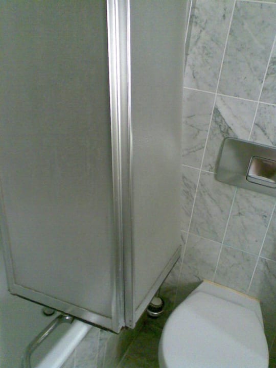 Defekte Duschabtrennung Hotel Pelikan