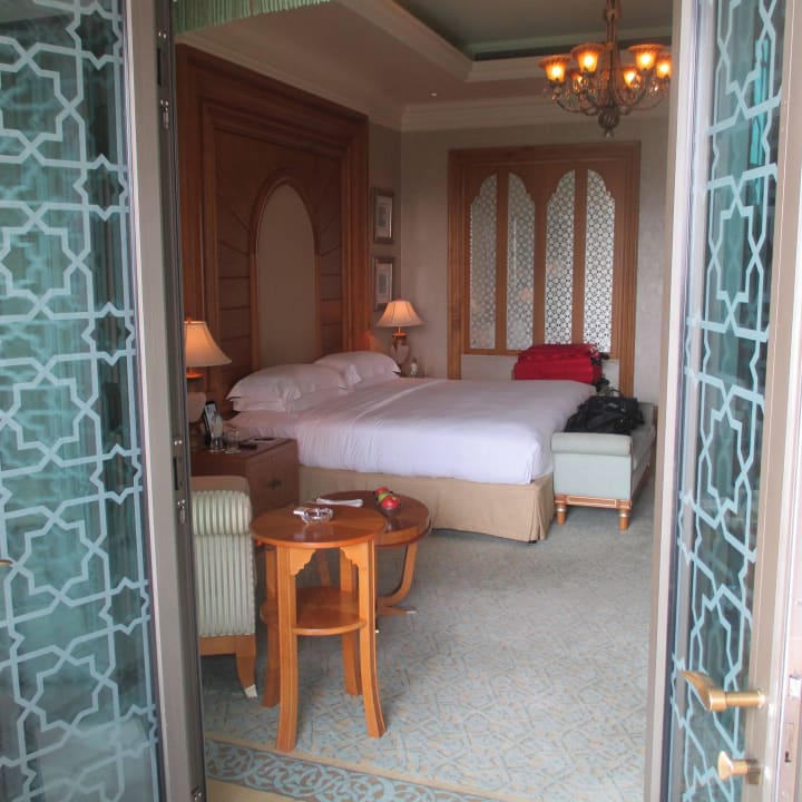 Blick vom Balkon links ins Zimmer Emirates Palace Mandarin Oriental