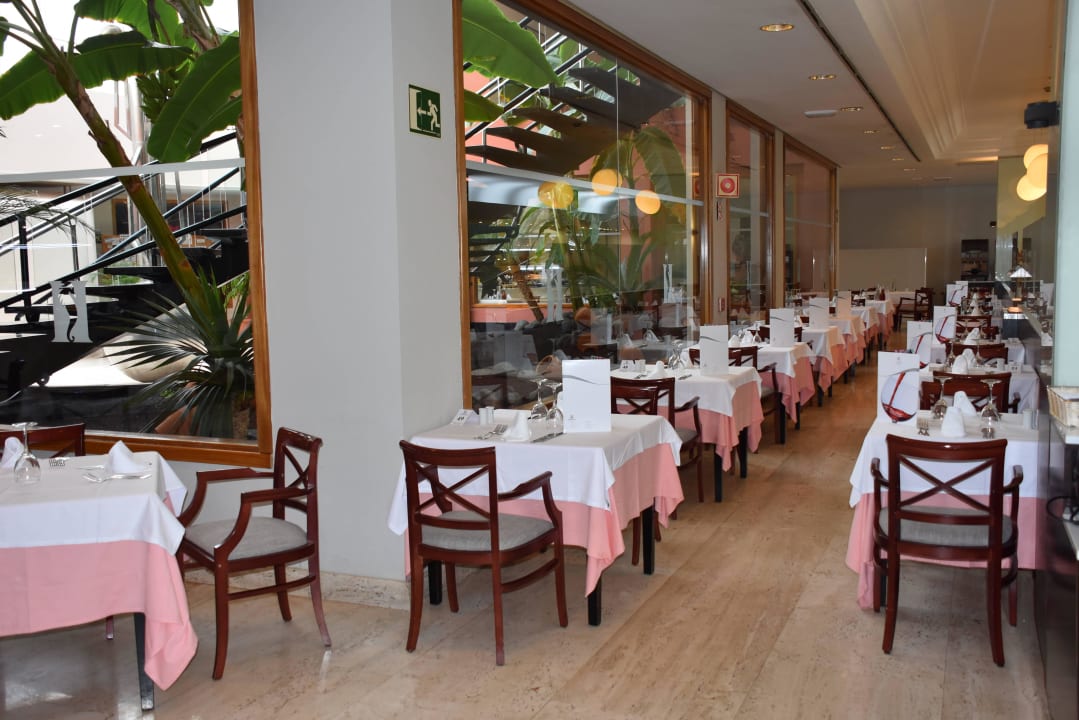 Teil vom Restaurant mit Eingang Hipotels La Geria