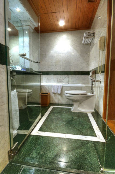 Das schöne Badezimmer The Landmark Bangkok