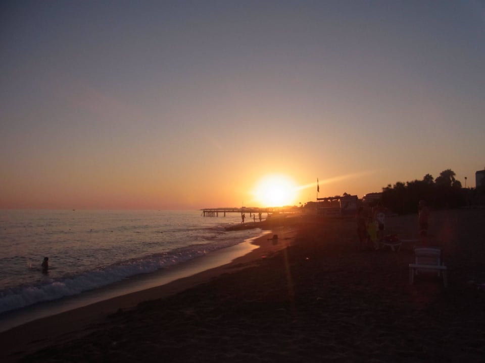 Wunderschöner Sonnenuntergang Hotel Royal Garden Beach