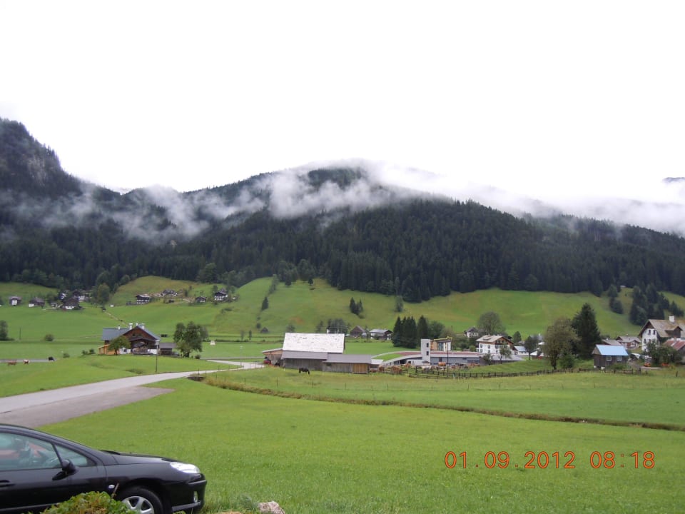 Blick vom Parkplatz; Pension Kirchenwirt