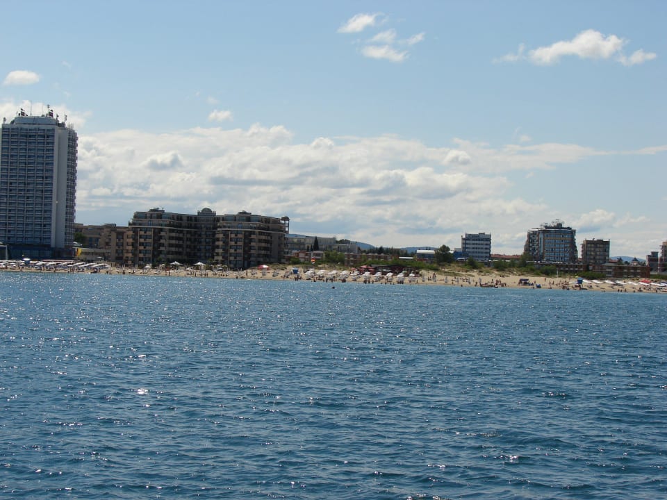 Widok na plażę ze statku. Nessebar Beach Hotel