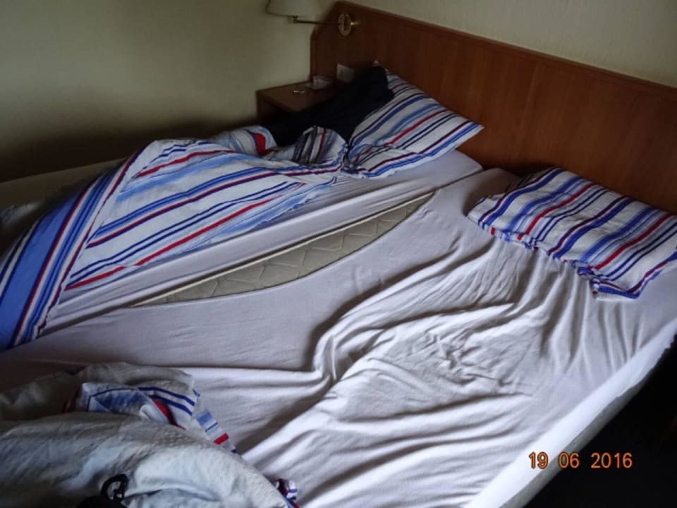 Alte ausgeleierte Frotteebettwäsche Hotel Zum Wikinger