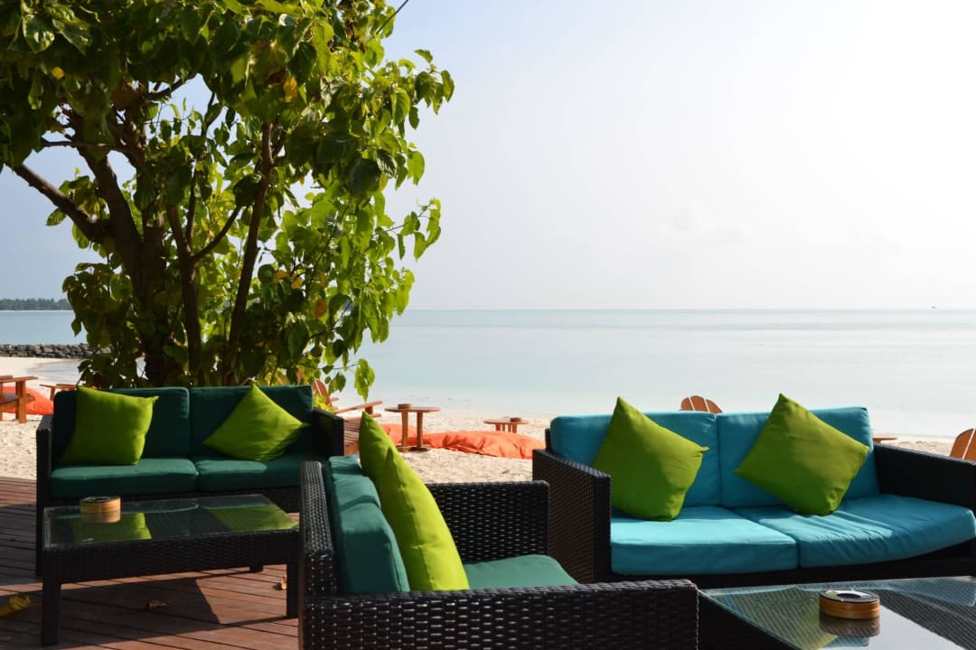 Beach Bar mit Livemusik zum Sonnenuntergang Summer Island Maldives