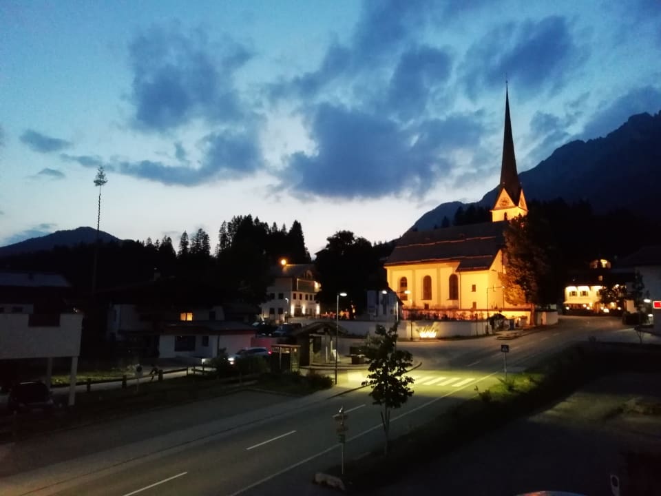 Ausblick Garni Hotel - Das Alpin Kaiserzeit