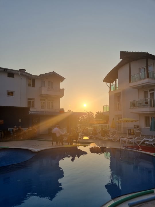 Pool Side Su Hotel