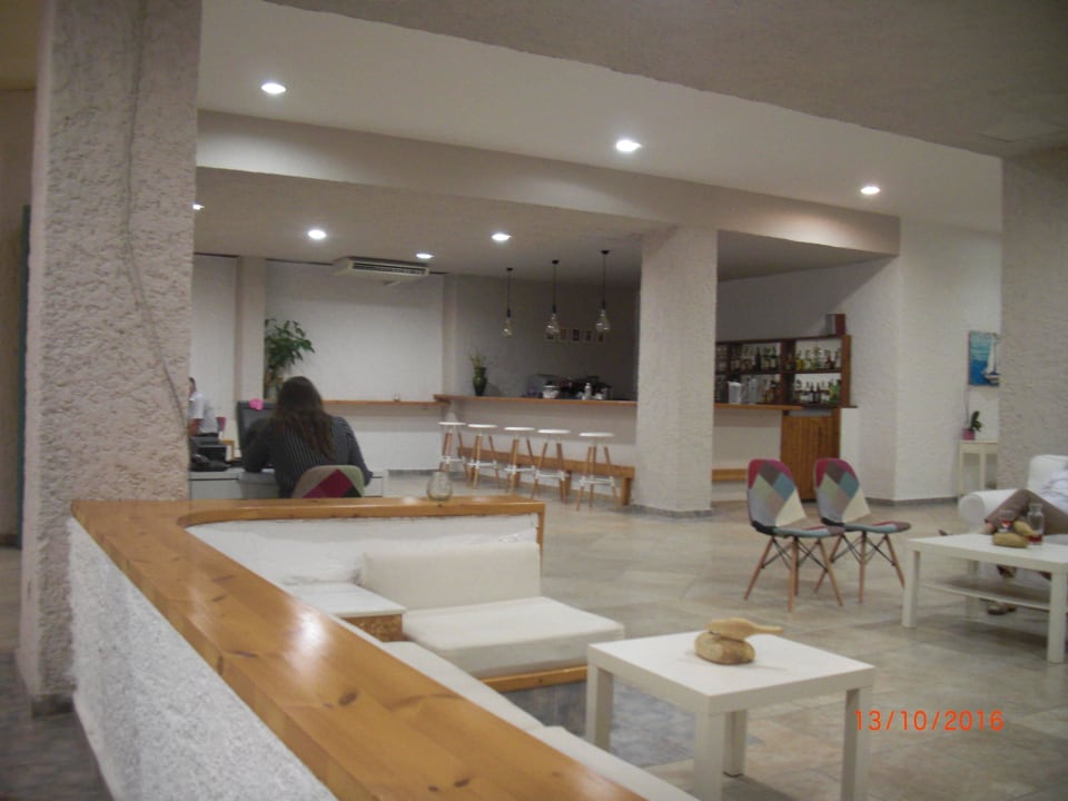 Bar und Aufenthaltsbereich The Grove Seaside Hotel