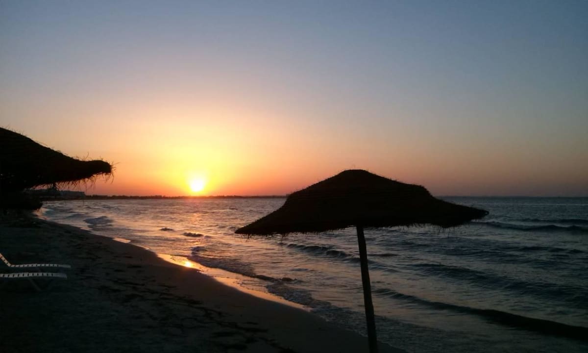 Plaża o zachodnie słońca Vincci Helya Beach