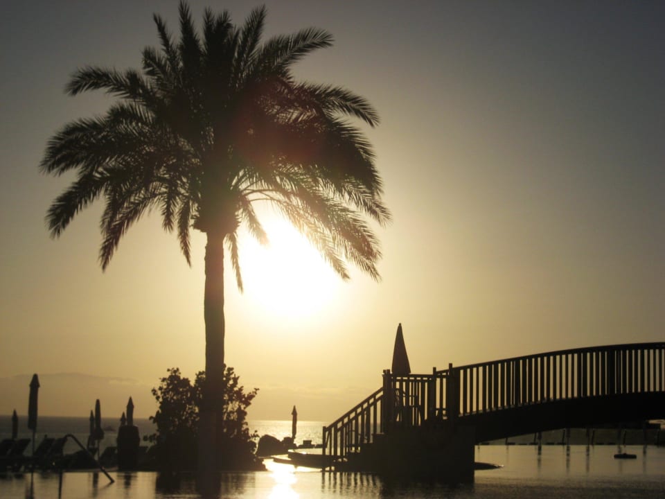 Sonnenuntergang am Infinity-Pool Bahia Principe Sunlight Costa Adeje