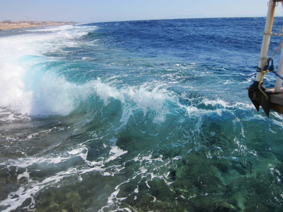 Wellengang am Steg Charmillion Sea Life Resort