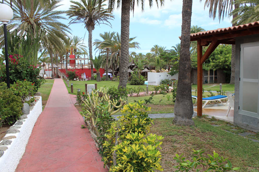 Weg zum Pool HL Miraflor Suites Hotel