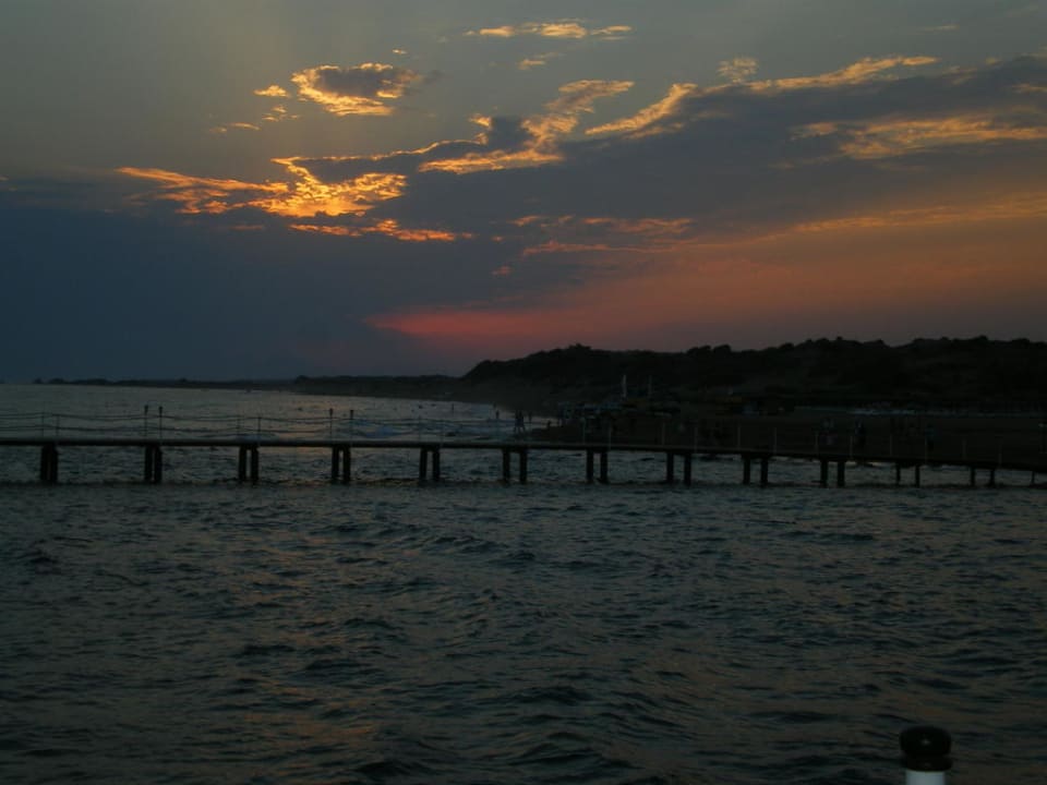 Sonnenuntergang am Strand VONRESORT Golden Beach