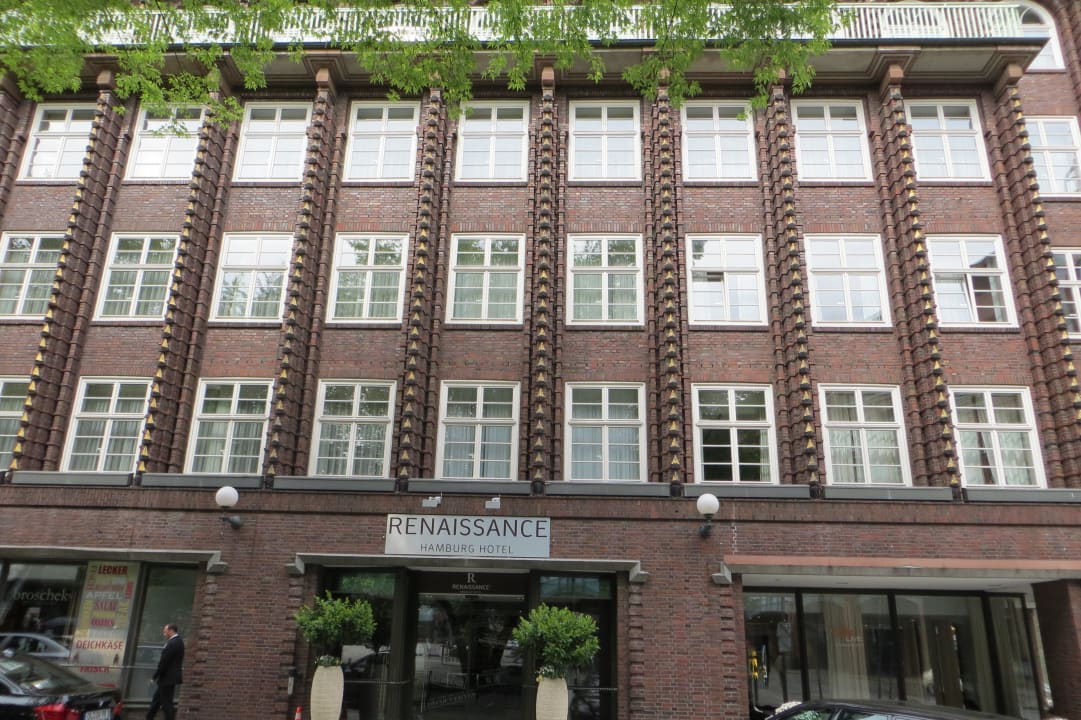 Hotel von Außen Renaissance Hamburg Hotel