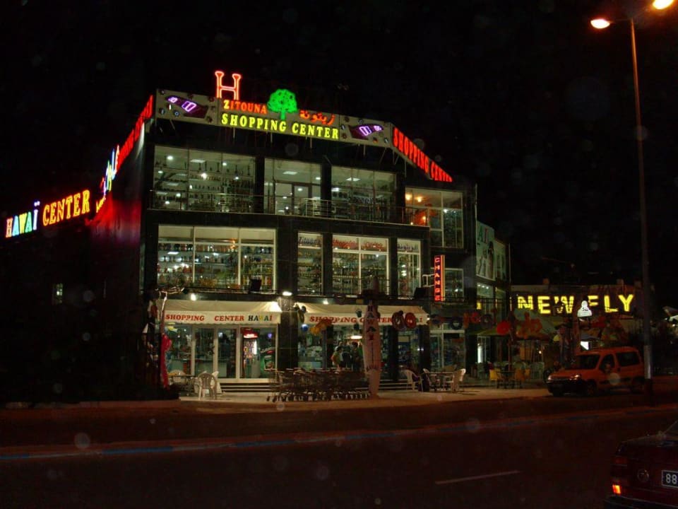 Hawaii Shopping gegenüber des Hotels Hotel El Mouradi Port El Kantaoui