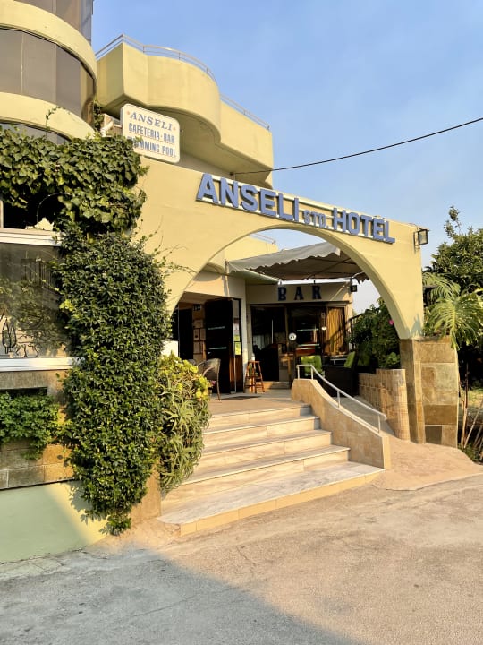 Außenansicht Hotel Anseli