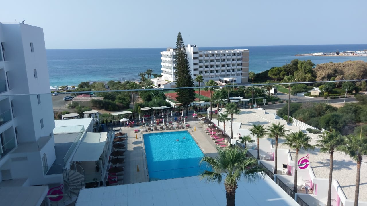 Ausblick Napa Mermaid Hotel & Suites