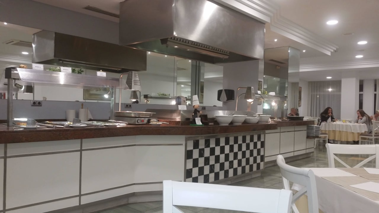 Sehr glatter Boden bei geringer feuchte ,extrem !! Aparthotel Can Picafort Palace