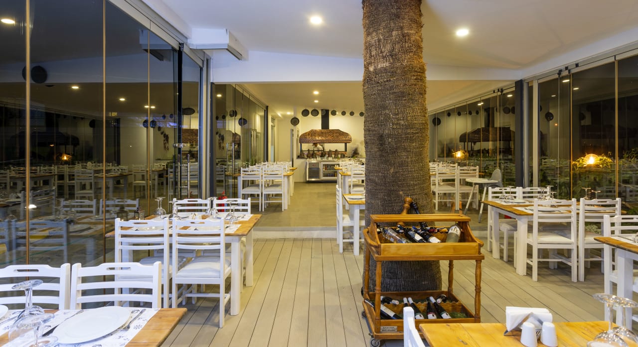 Gastro Charm Beach Hotel