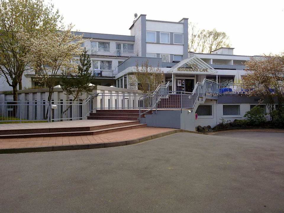 Eingang zum Hotel Hotel am Kaiserbrunnen