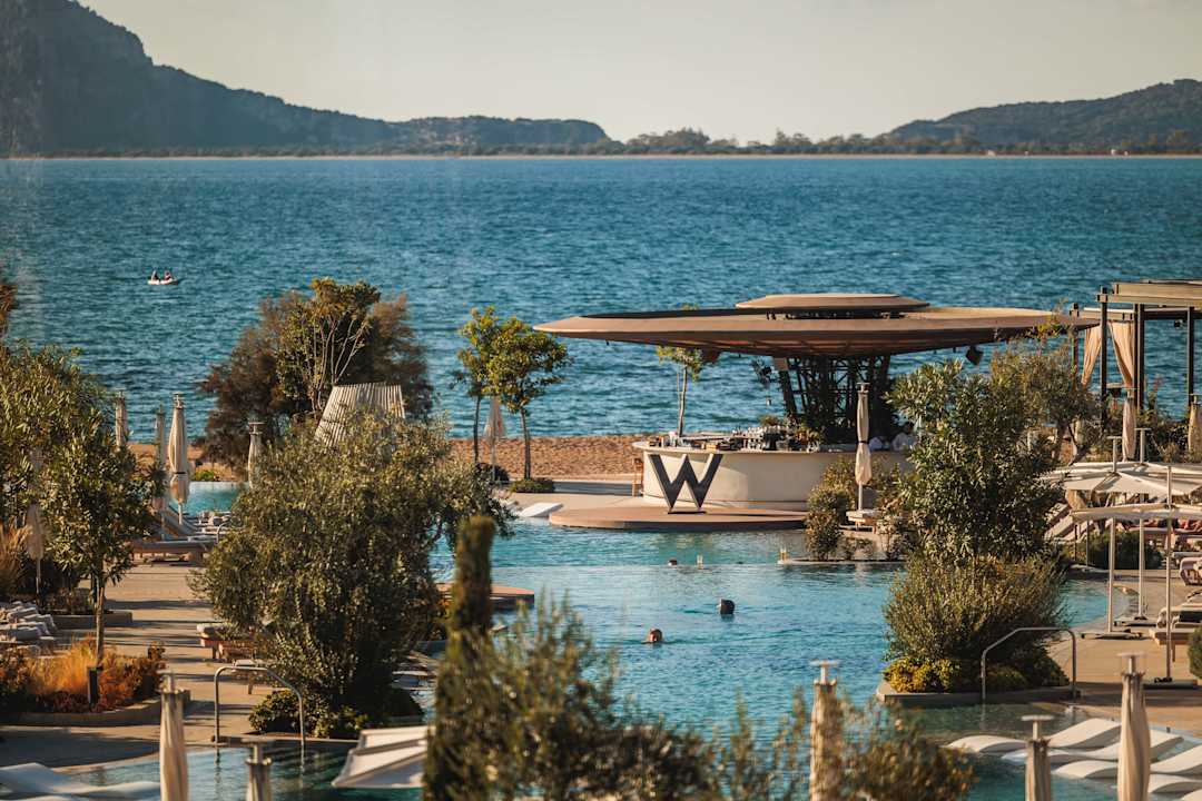 Pool W Costa Navarino