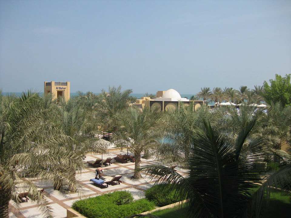 Blick auf die Poolanlage Rixos Al Mairid Ras Al Khaimah