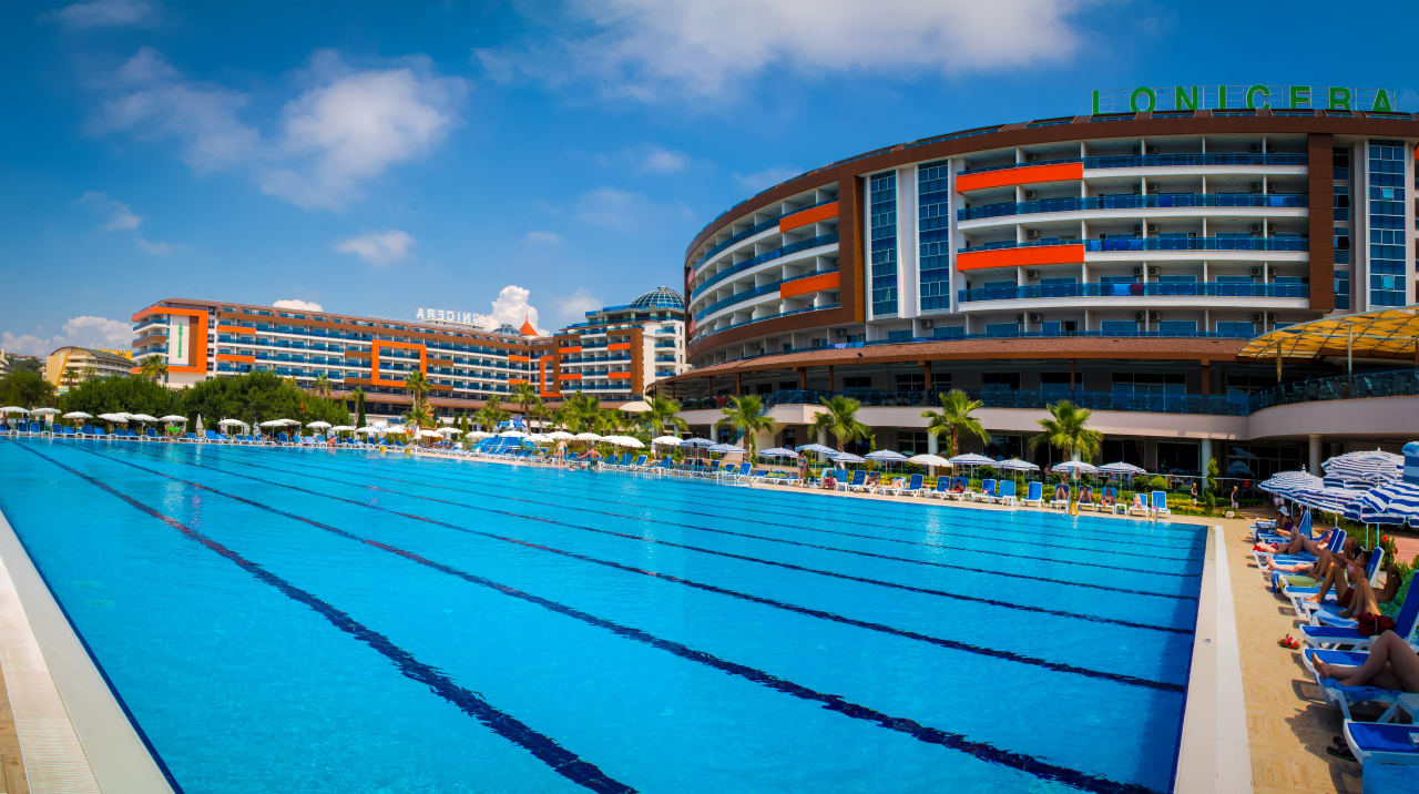 Pool Lonicera Resort & Spa Hotel