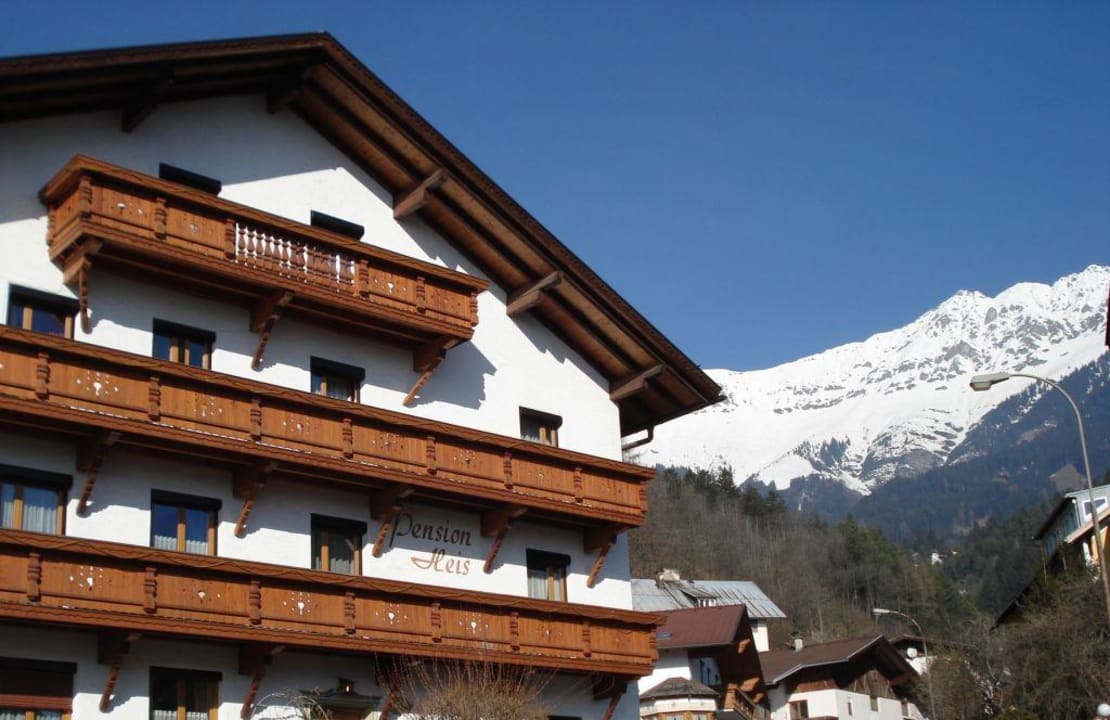 Pesion Heis bei strahlendem Sonnenschein Pension Heis