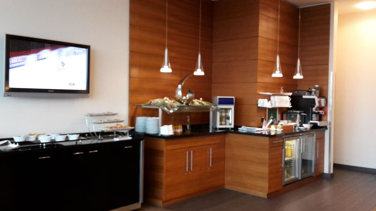 Executive Lounge  Hilton Zurich Airport