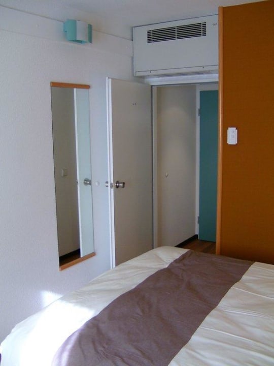 Zimmer, Teilansicht - Klimaanlage über Flur McDreams Hotel Stuttgart-City