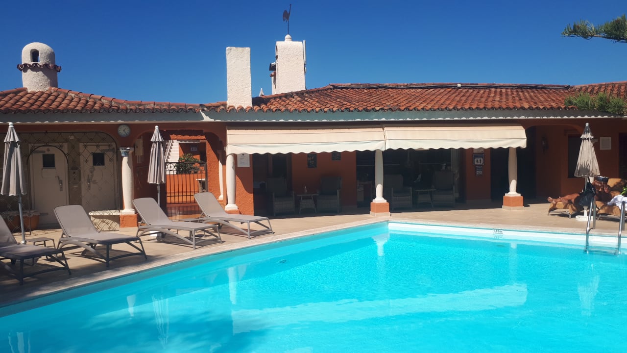 Pool Apartments Ambassador