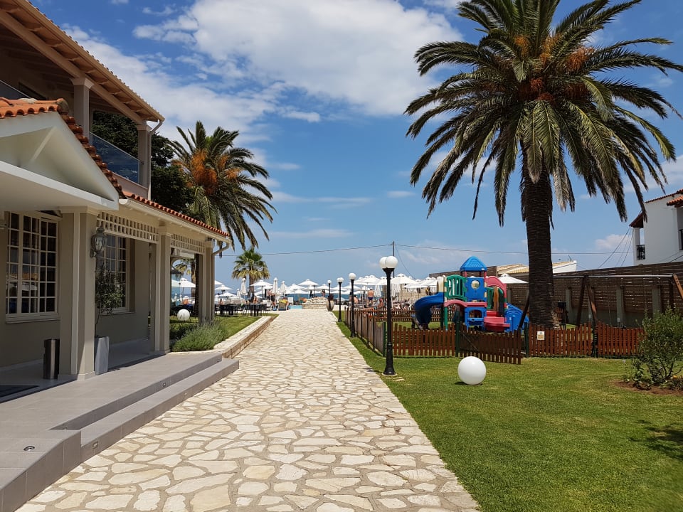 Außenansicht Acharavi Beach Hotel