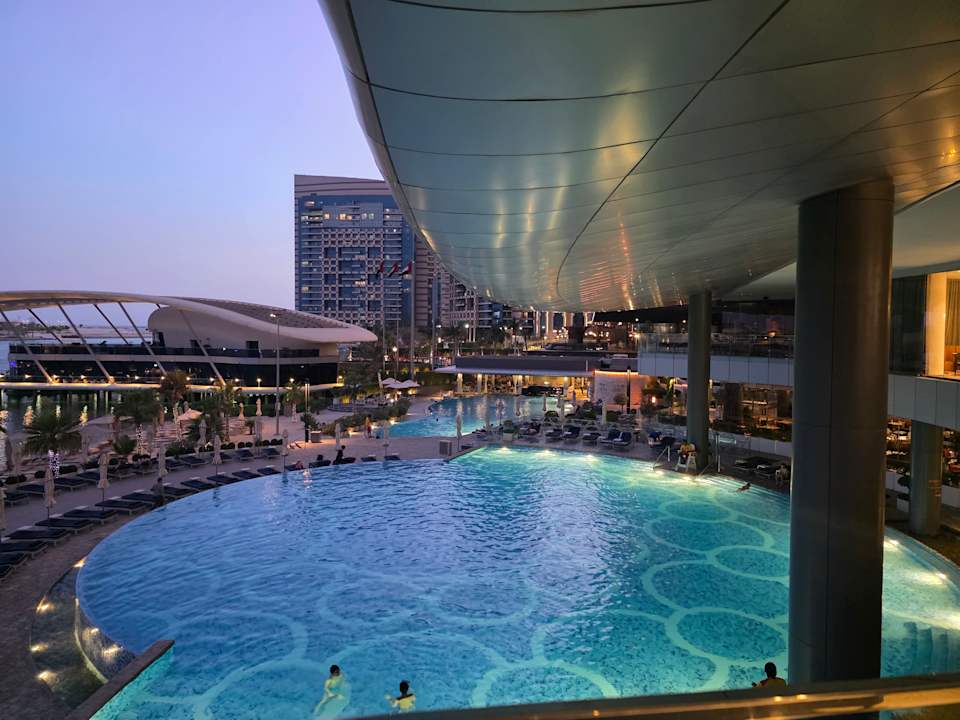 Pool Conrad Abu Dhabi Etihad Towers