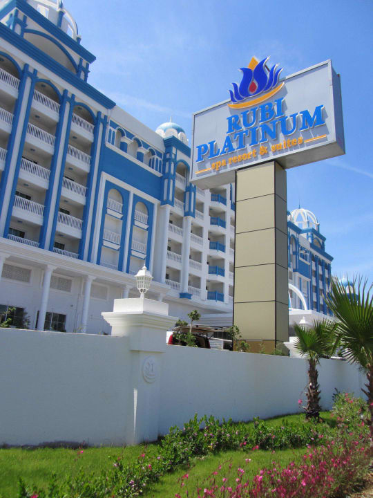 Eingang Rubi Platinum Spa Resort & Suites