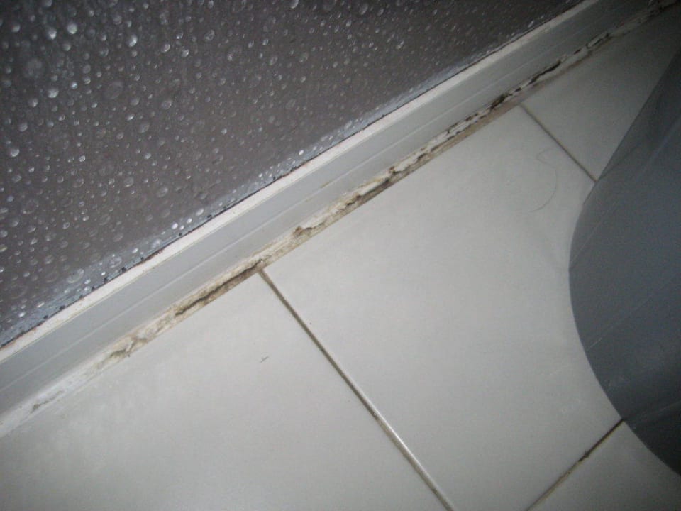 Schimmel an der Dusche Parc Hotel Jolanda