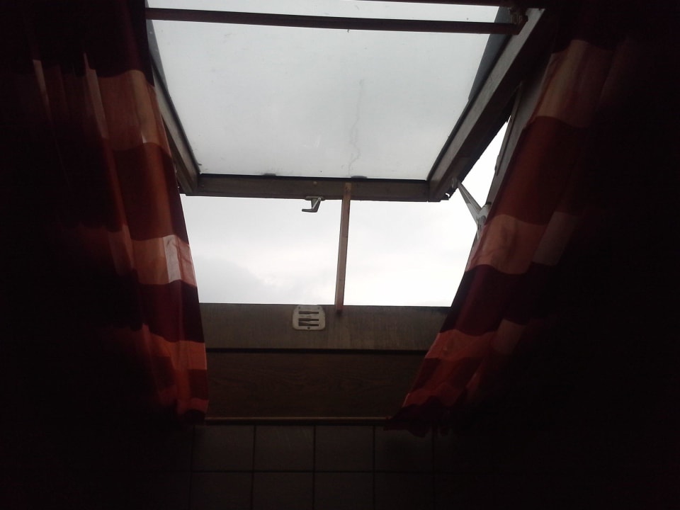 Dachfenster Bad (Bergblick).  Haflingerhof Doll - Urlaub auf dem Bauernhof