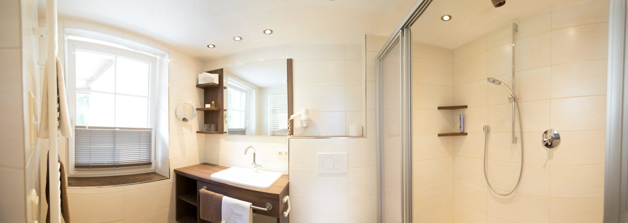 Badezimmer im Superiorzimmer Hotel Garni Grünmoos