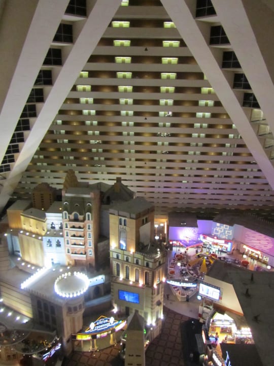 Ausblick von der 23.Etage auf dem Weg zum Zimmer Luxor Hotel & Casino