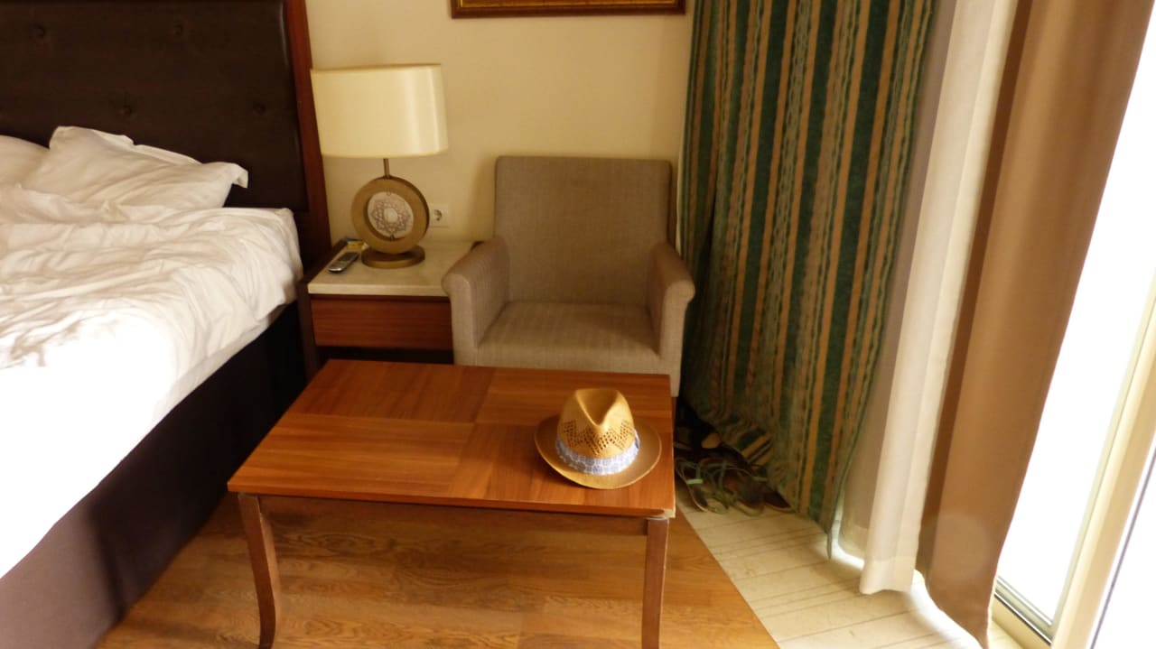 Zimmer mit Sesseln Melas Lara Hotel