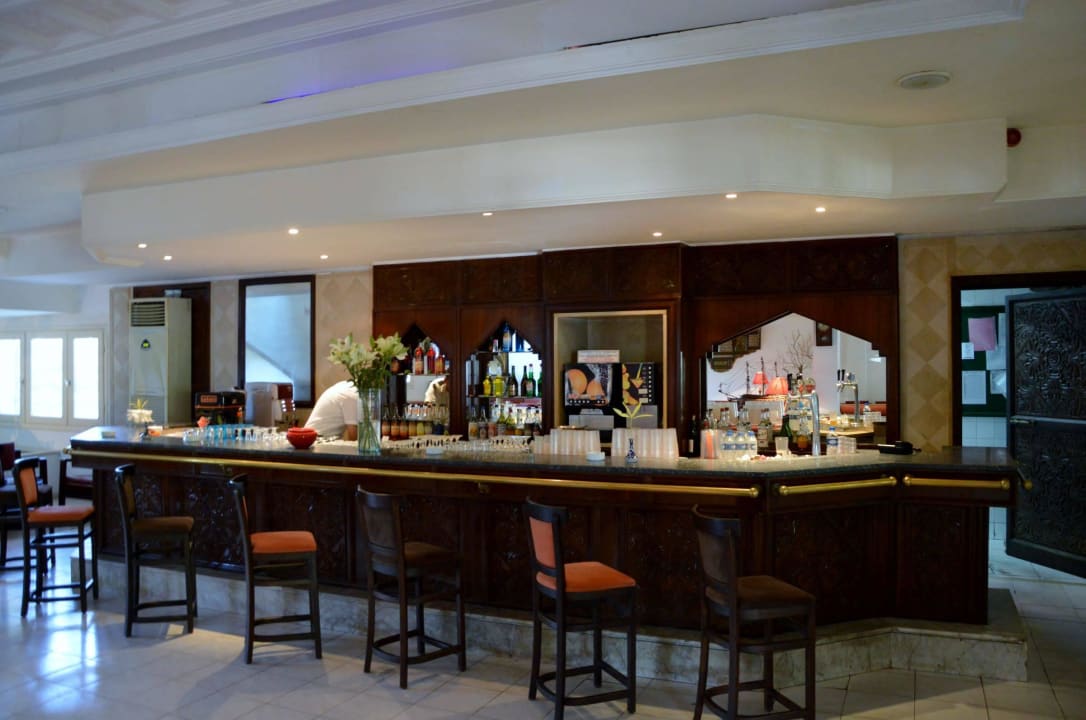 Bar im Nebengebäude The Orangers Beach Resort and Bungalows