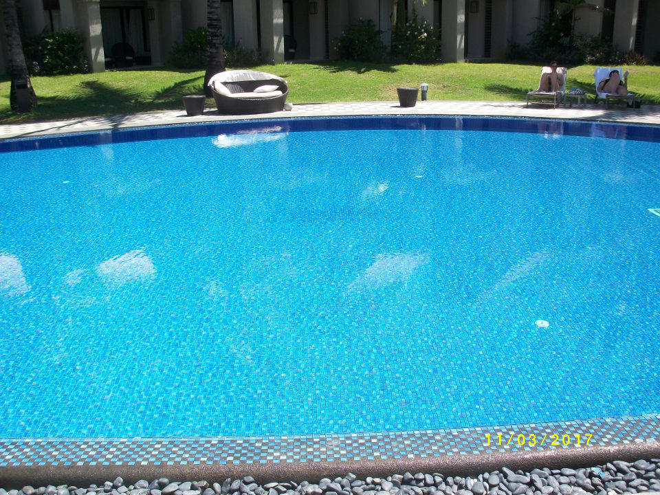 Pool Crystals Beach Resort Belle Mare, a member of Radisson Individuals