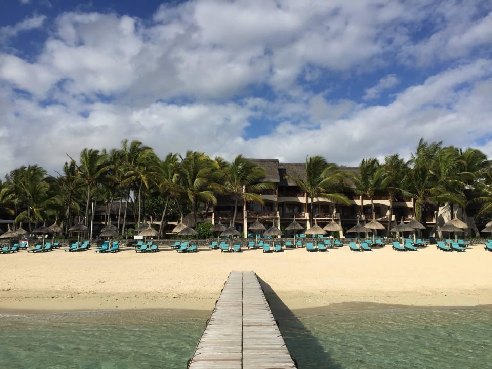 Ausblick vom Steg zum Hotel  Constance Belle Mare Plage
