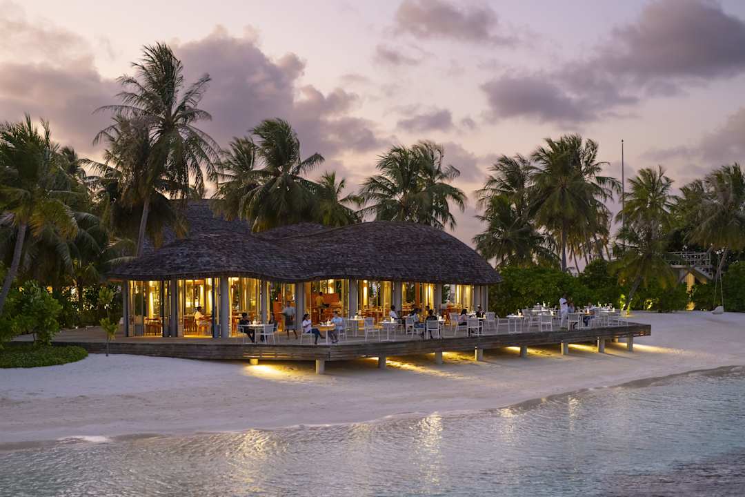Außenansicht Outrigger Maldives Maafushivaru Resort